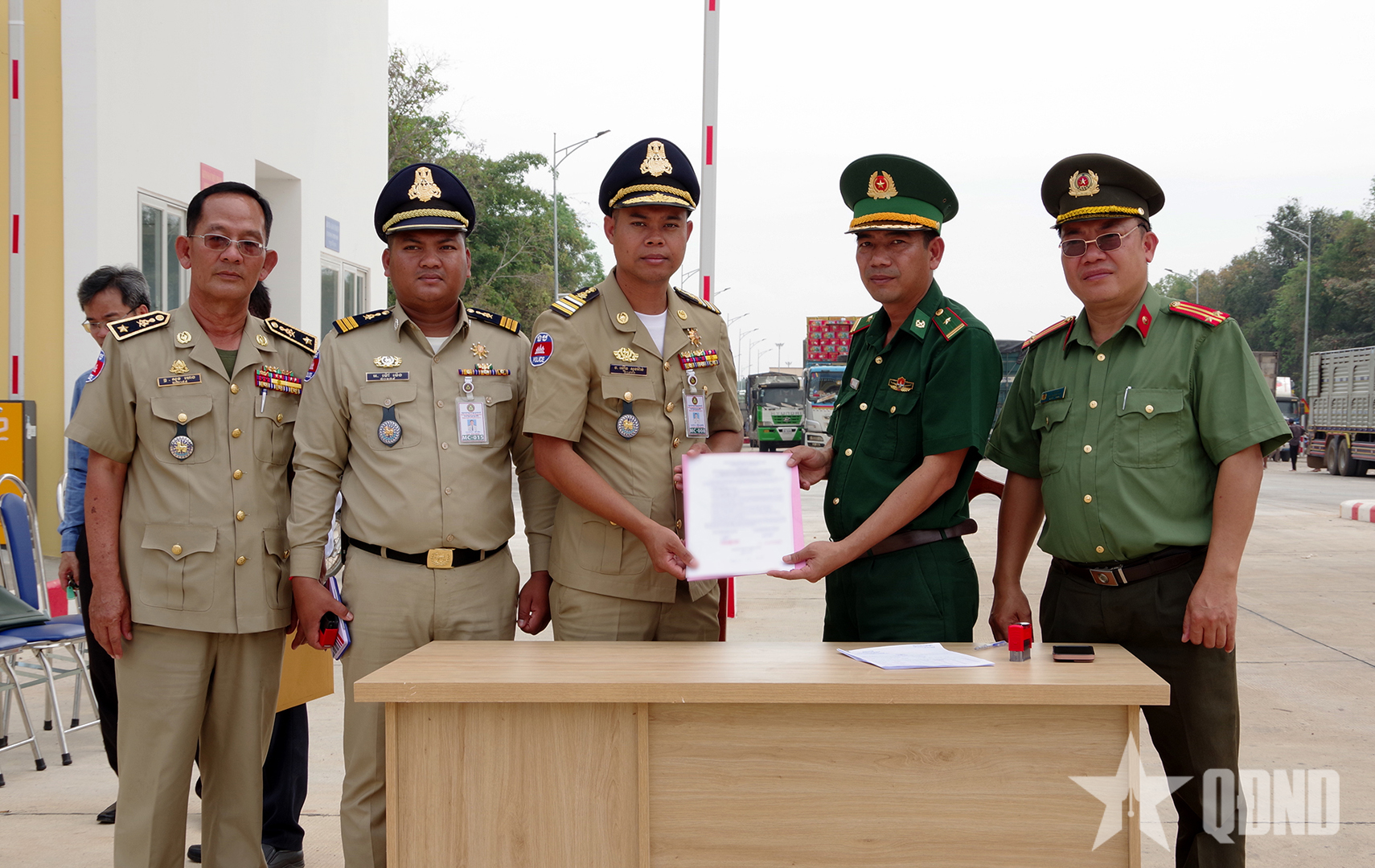 Biên phòng Tây Ninh tiếp nhận 53 công dân Việt Nam do Campuchia bàn giao